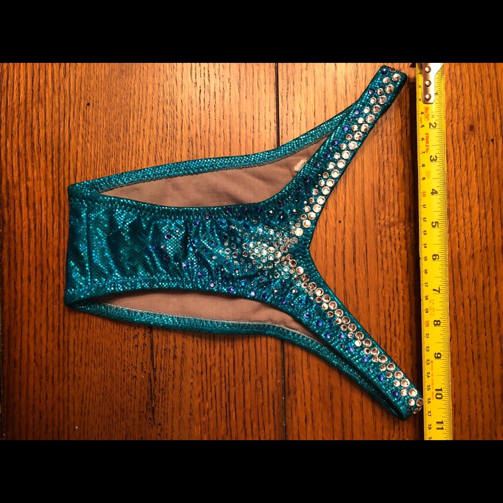 NPC Competition Figure Suit - Picture 3 of 4